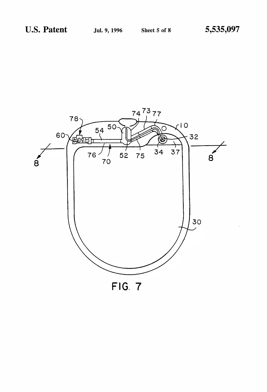 Patent drawing, US5535097A: A flat side view of the can with hidden lines revealing the internal plumbing along the top edge — the wire path running from the feedthrough over to the connector block and setscrew — plus the big battery cavity filling the body.