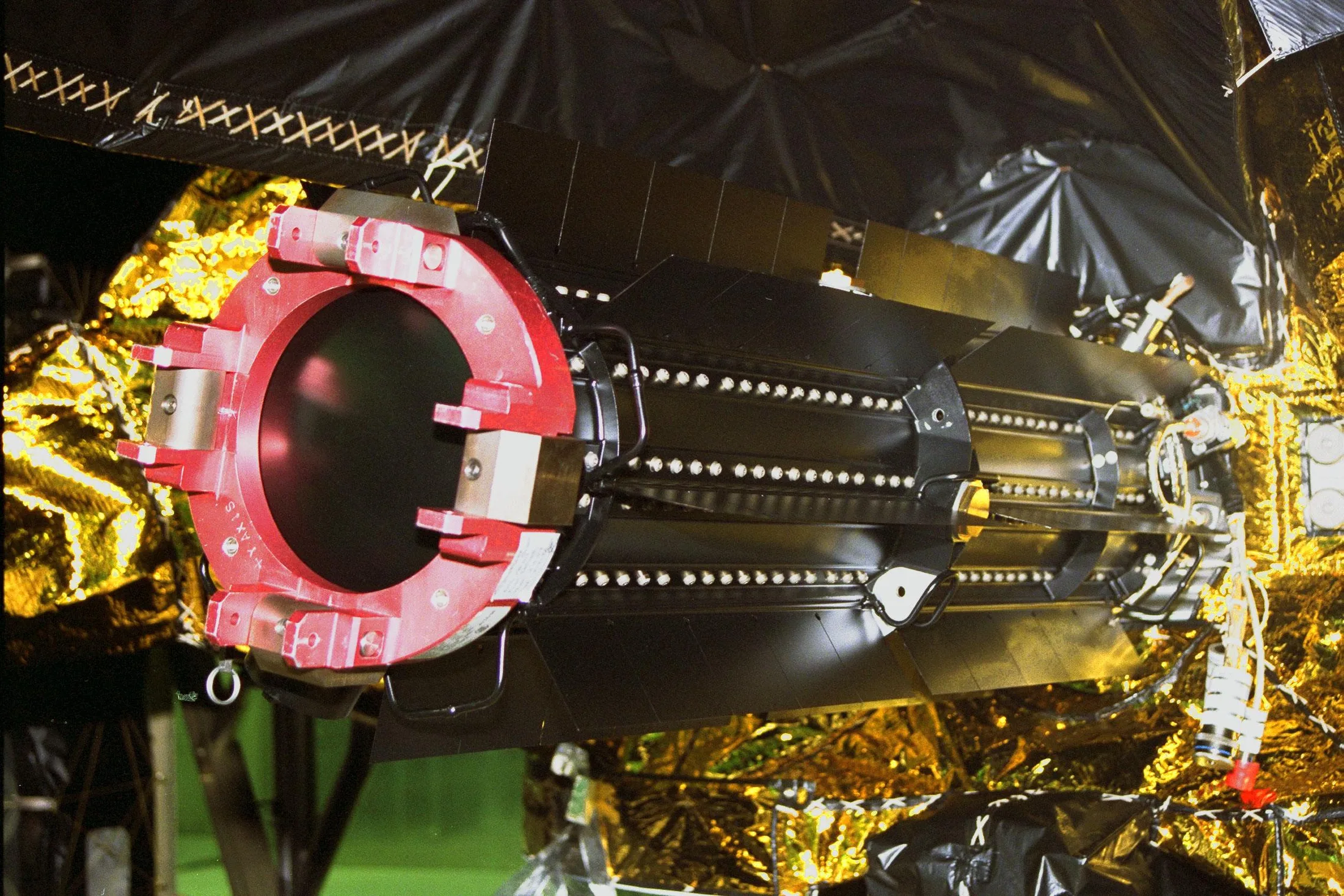 Installing a GPHS-RTG on the Cassini spacecraft, Launch Complex 40